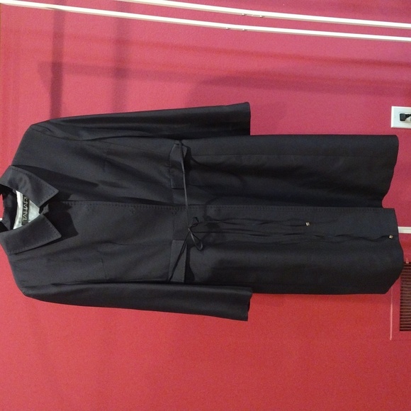 Tahari women's silk navy blue 2-piece suit. EUC. Size 10.